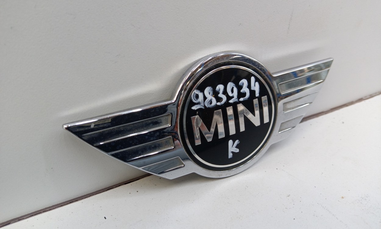 Эмблема Mini Countryman