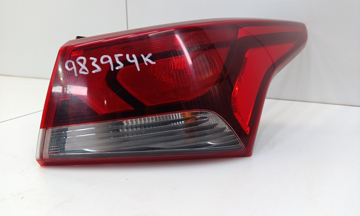 Фонарь задний правый наружный Hyundai Solaris 2 Sedan