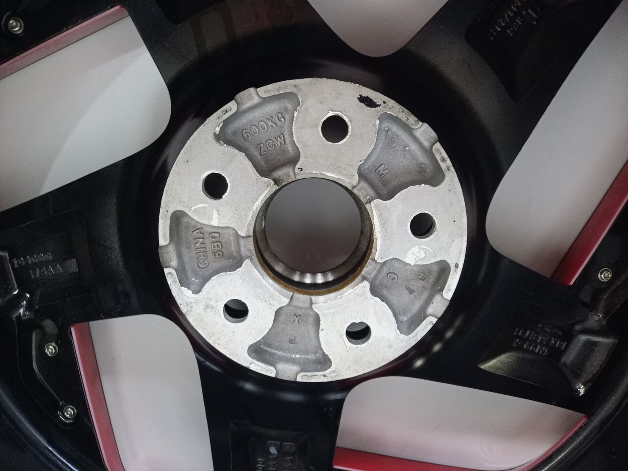 Диск колеса литой Omoda C5 R18 красный