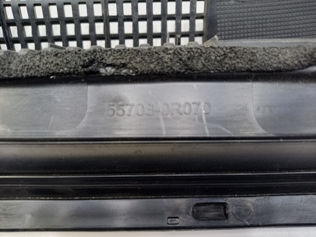 Жабо Toyota RAV4 XA50