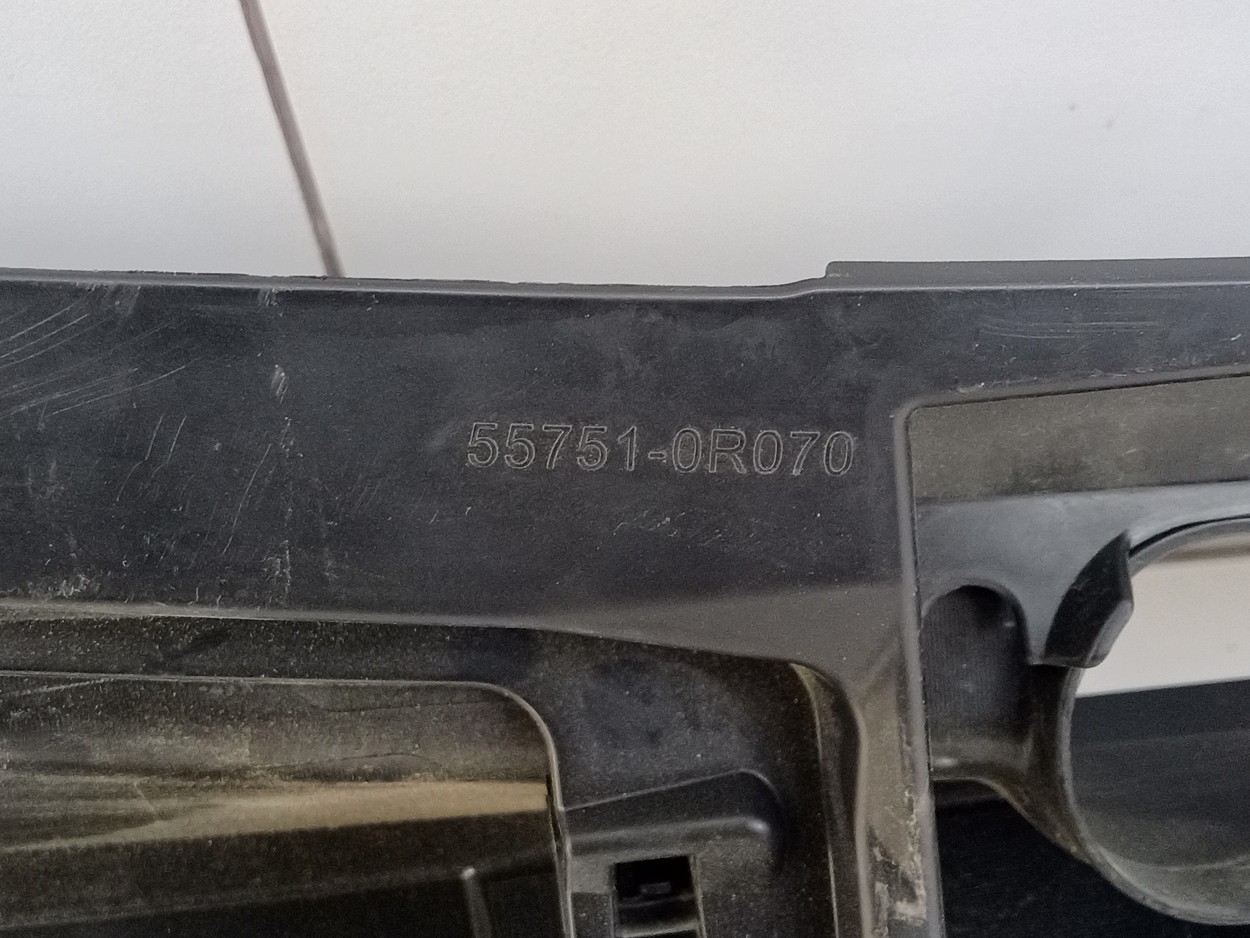 Жабо Toyota RAV4 XA50