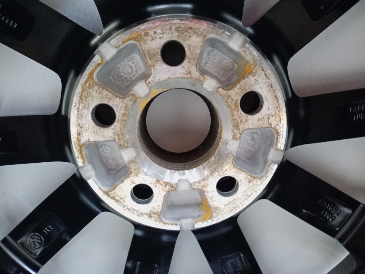 Диск колеса литой Volkswagen Polo 5 R16