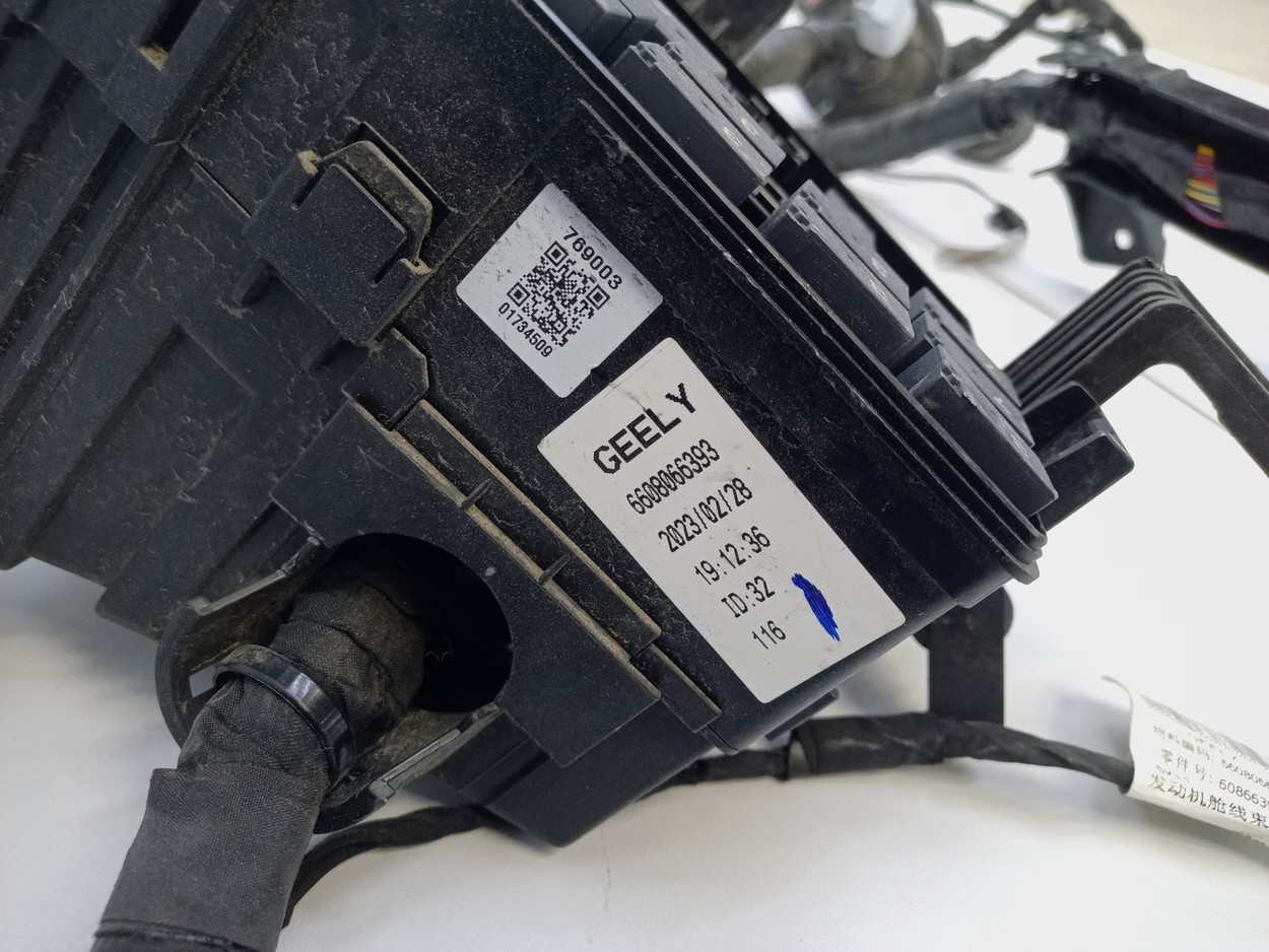 Проводка моторного отсека Geely Coolray
