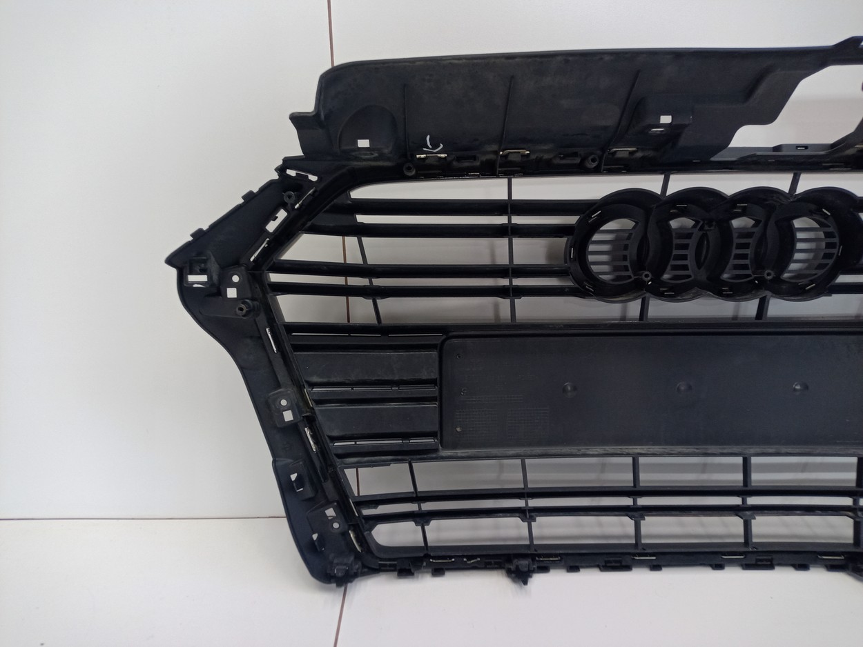 Решетка радиатора Audi A3 8V Restail S-Line