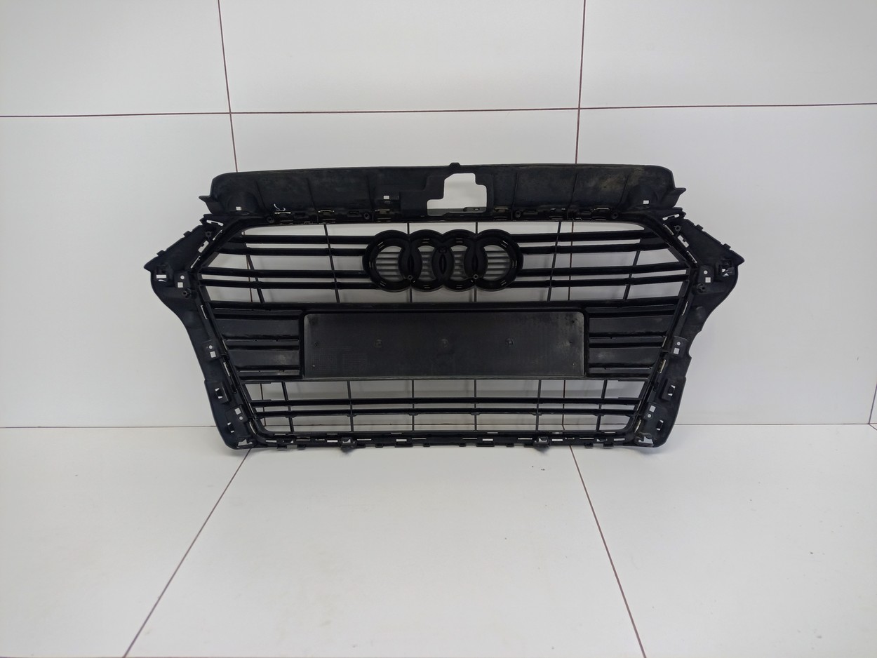 Решетка радиатора Audi A3 8V Restail S-Line