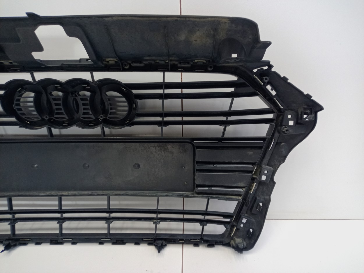Решетка радиатора Audi A3 8V Restail S-Line