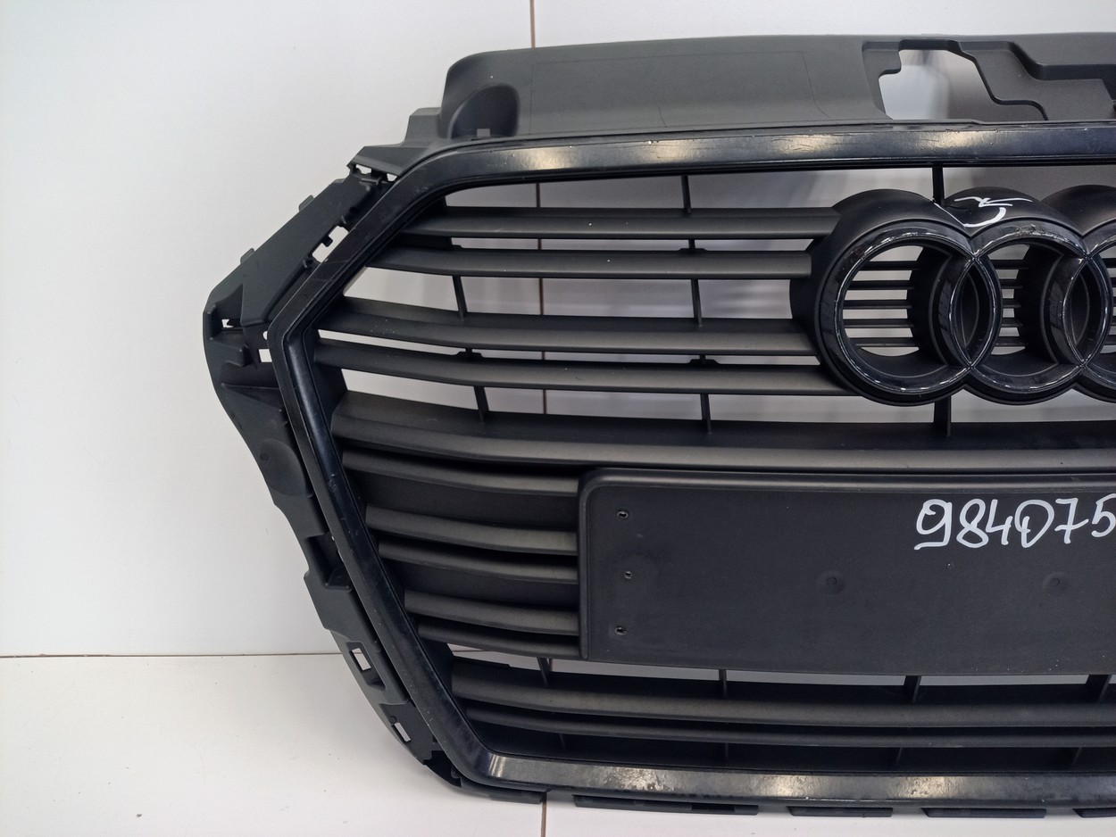 Решетка радиатора Audi A3 8V Restail S-Line