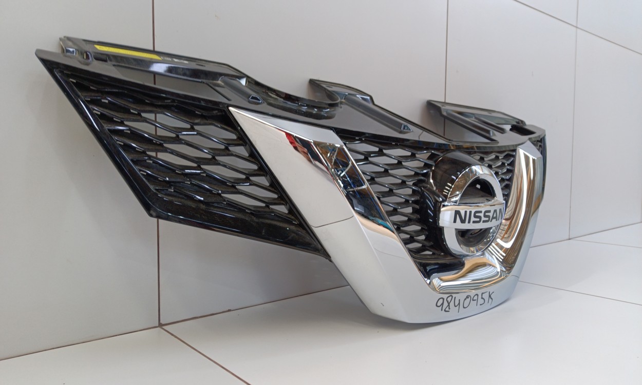 Решетка радиатора Nissan X-Trail T32
