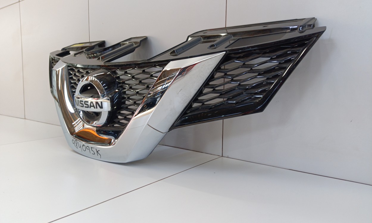 Решетка радиатора Nissan X-Trail T32