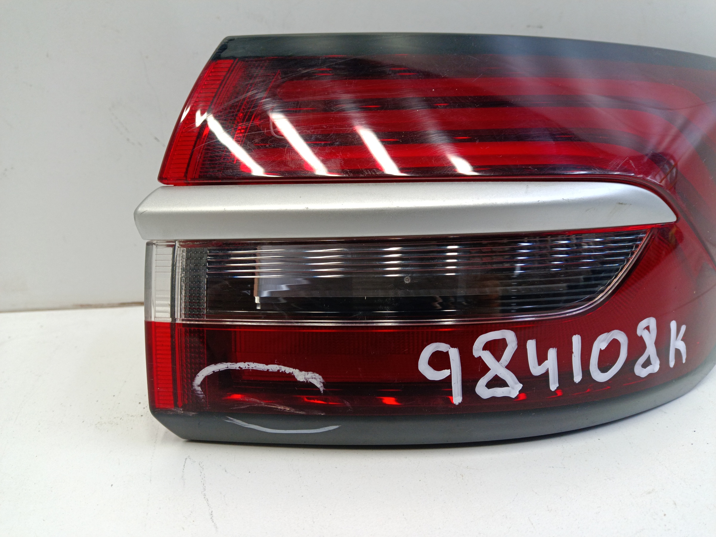 Фонарь задний правый наружный Geely Coolray LED