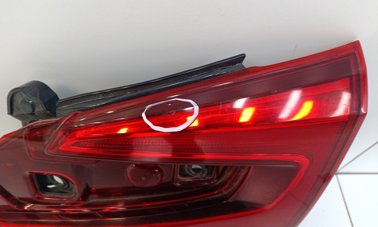 Фонарь задний правый внутренний Subaru Forester 5 SK LED