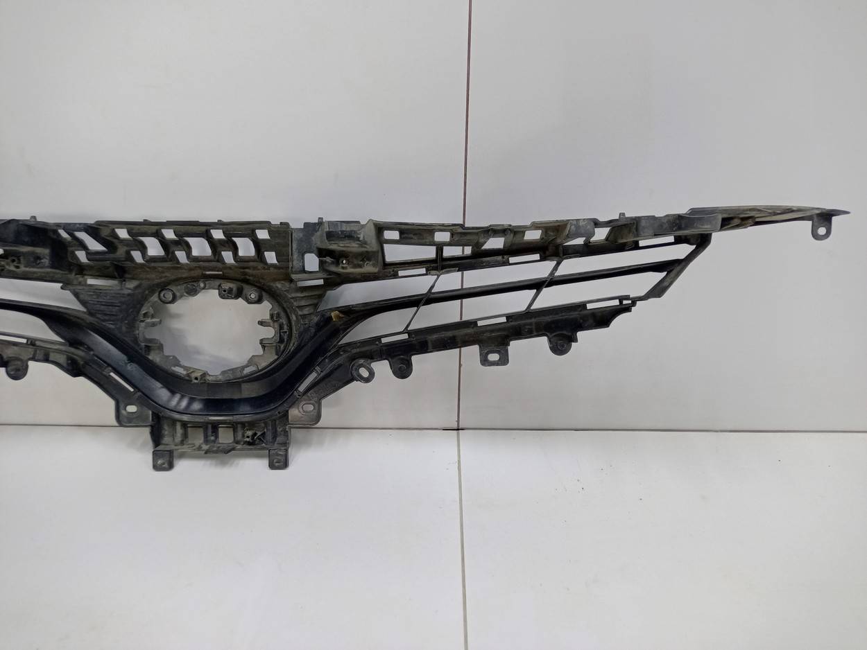 Решётка радиатора Toyota Camry V70
