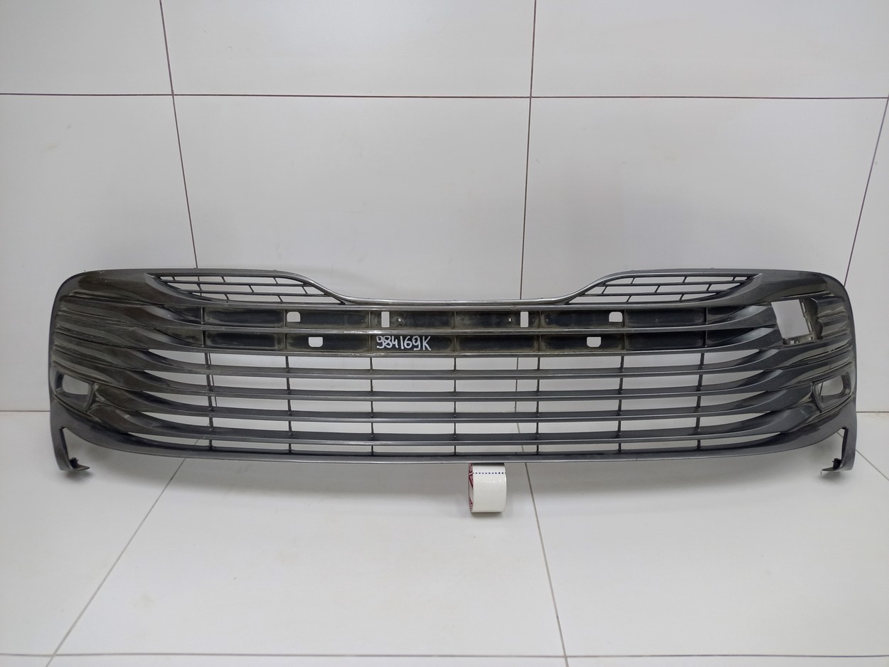 Решетка переднего бампера Toyota Camry V70