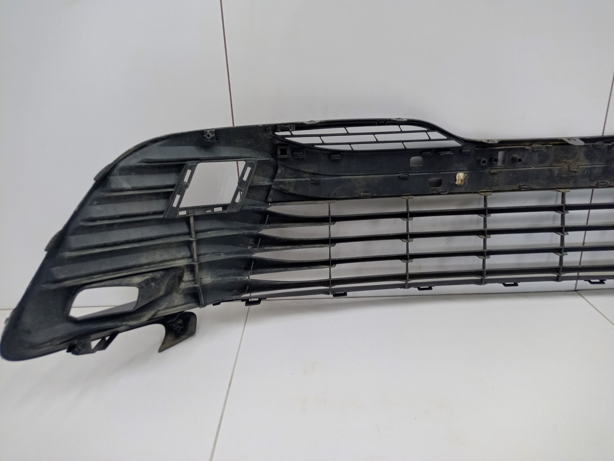 Решетка переднего бампера Toyota Camry V70