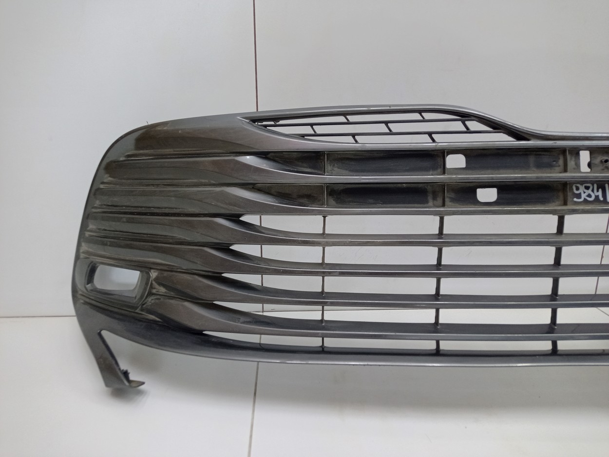 Решетка переднего бампера Toyota Camry V70