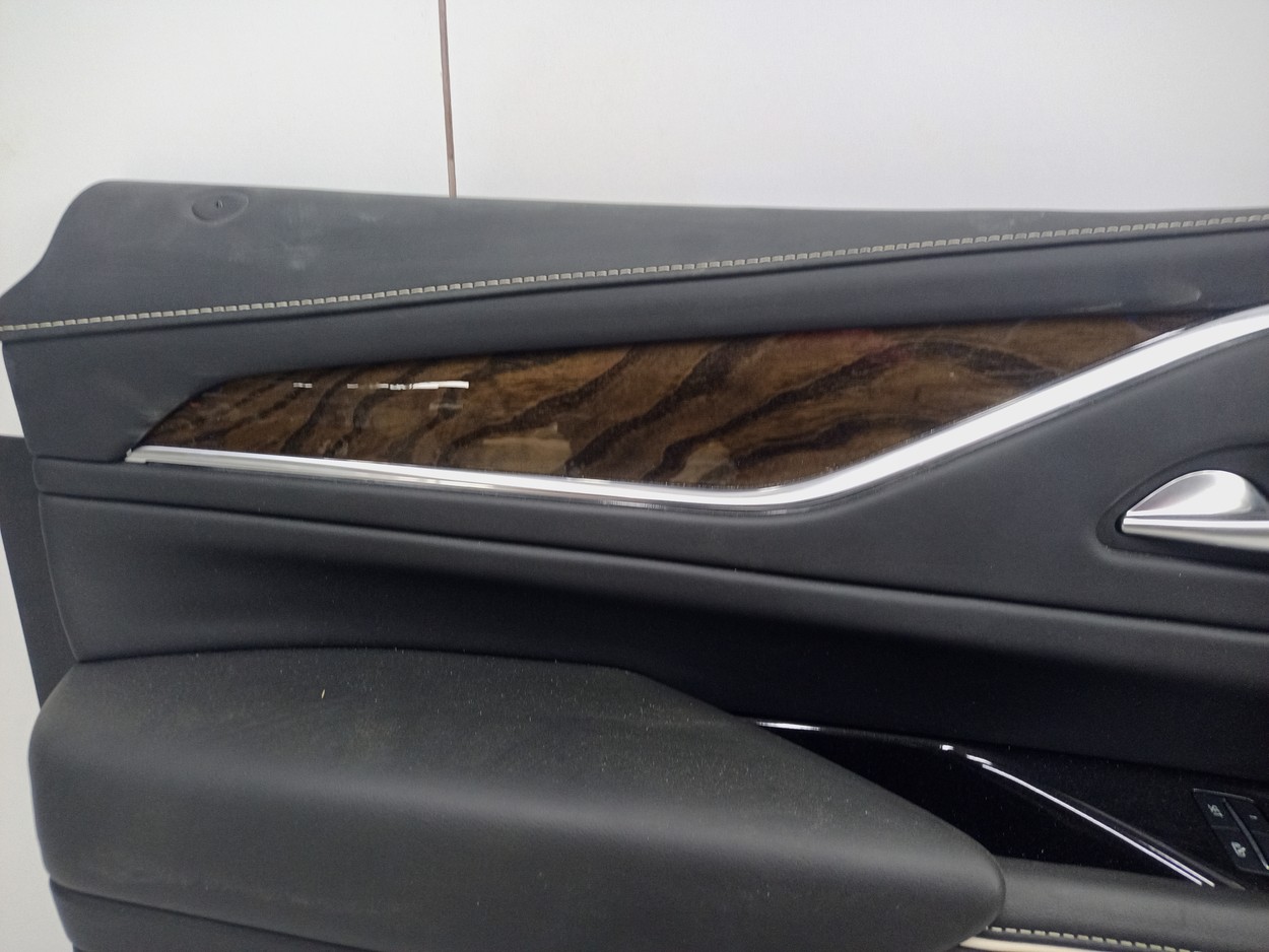 Обшивка двери передней левой Cadillac Escalade 5