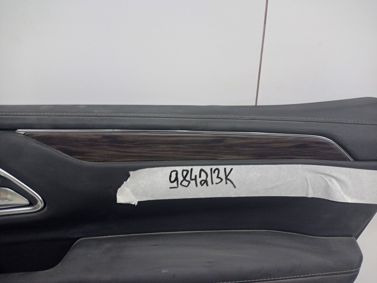 Обшивка двери задней правой Chevrolet Tahoe 5