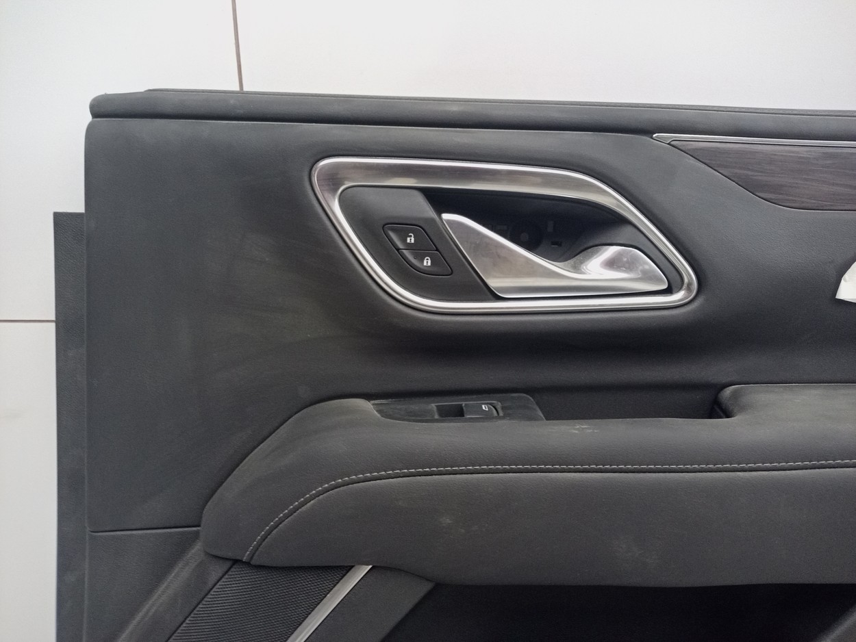 Обшивка двери задней правой Chevrolet Tahoe 5