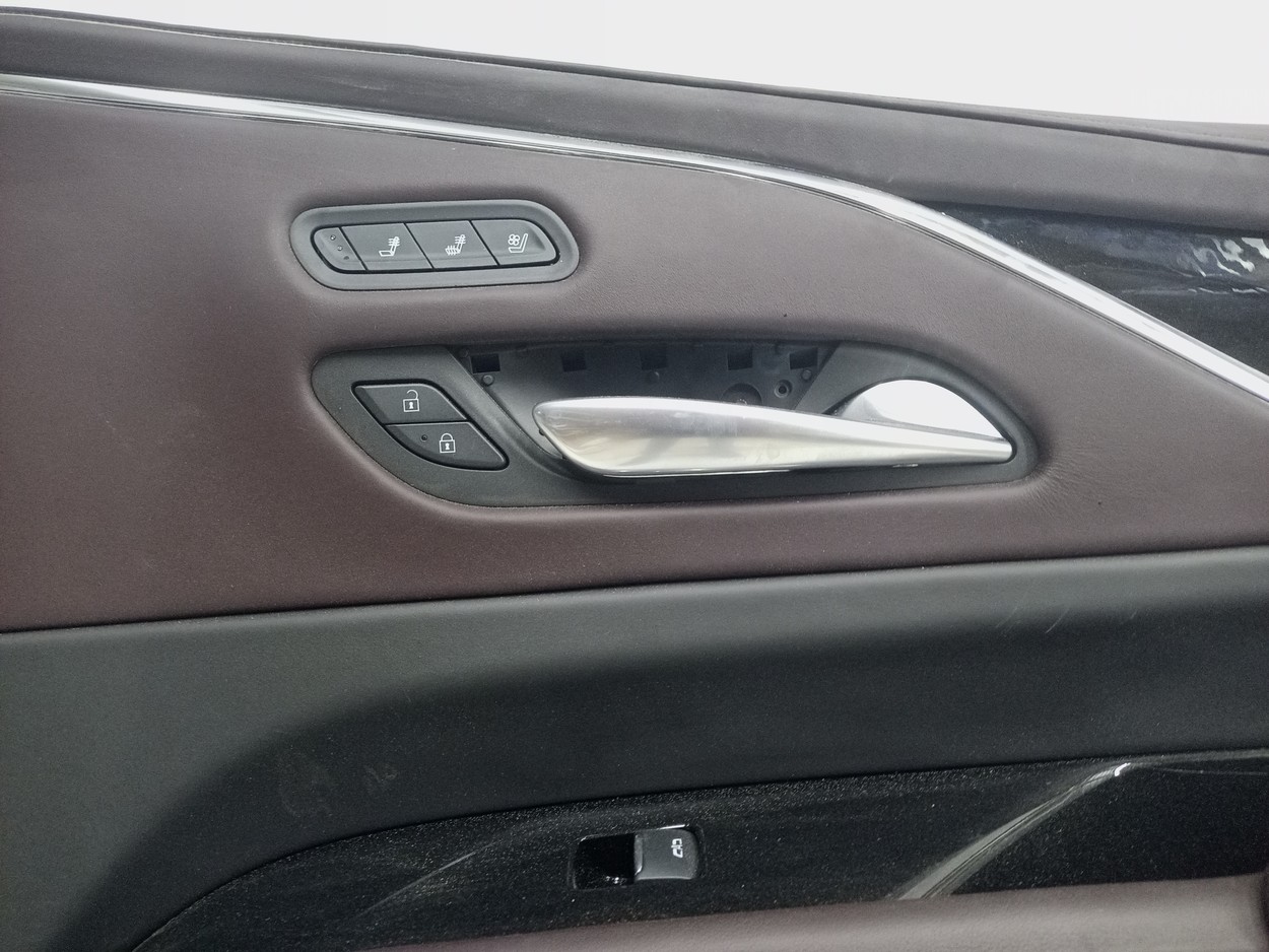 Обшивка двери передней правой Cadillac Escalade 5
