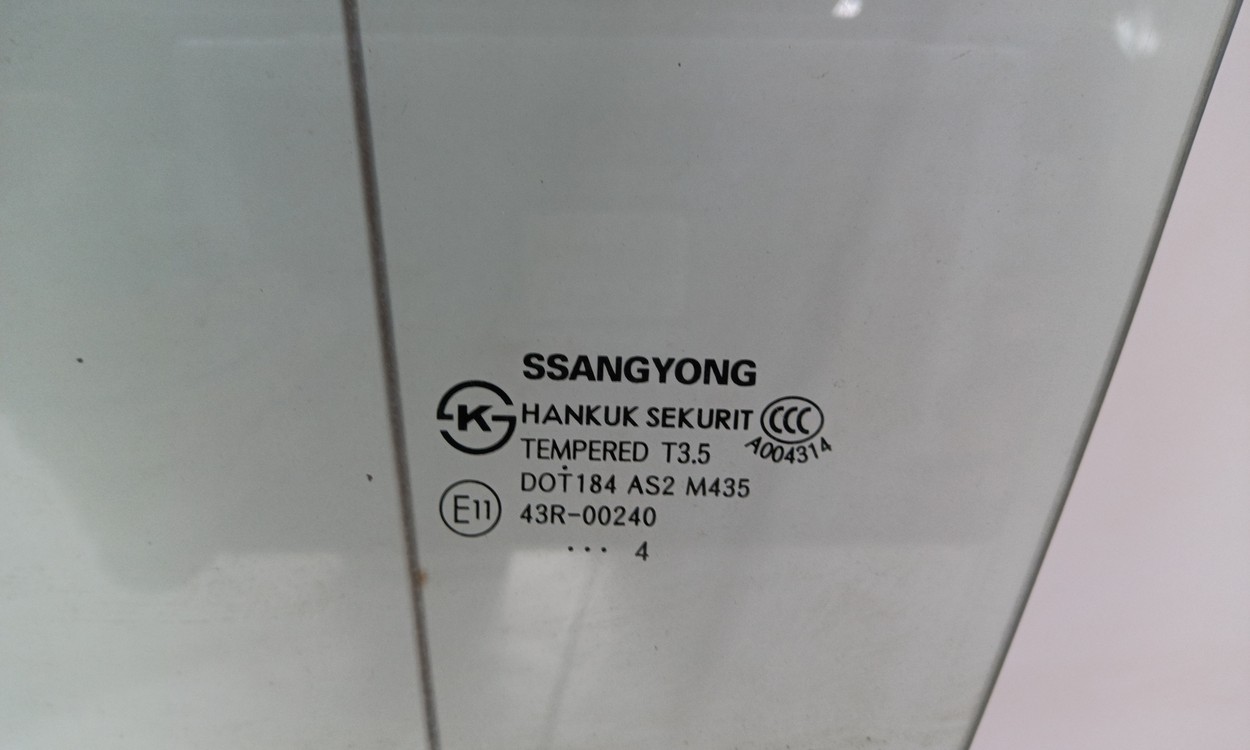 Стекло переднее левое SsangYong Actyon 2