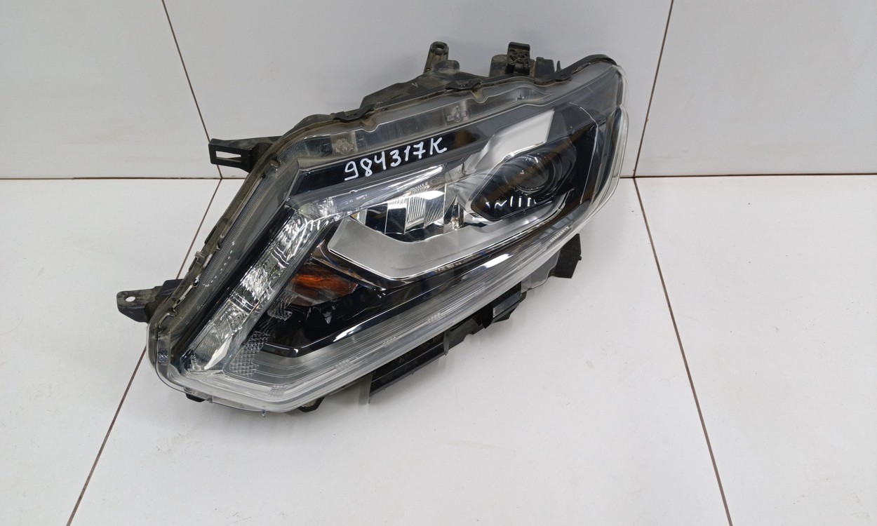 Фара передняя левая Nissan X-trail T32 LED