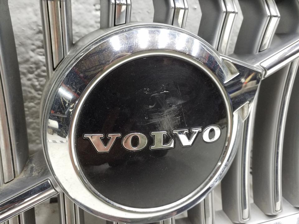 Решётка радиатора Volvo XC90 2 Restail