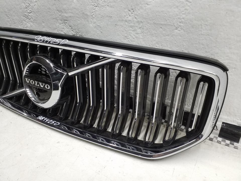 Решетка радиатора Volvo XC40 под камеру