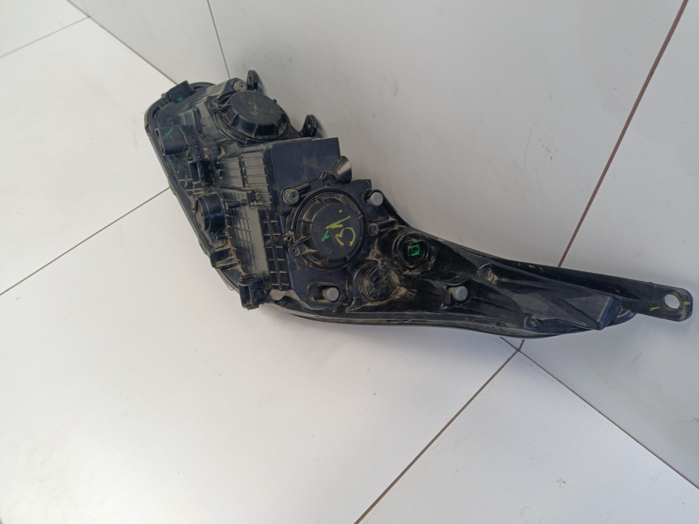 Фара передняя правая Kia Ceed 2 галоген без поворотной лампы