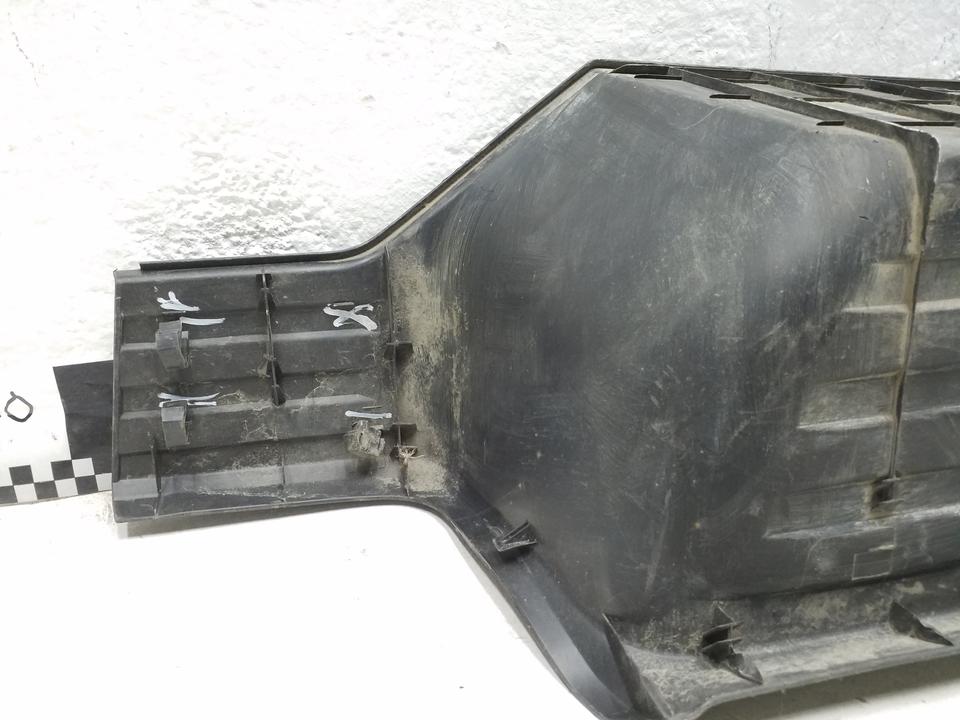 Накладка заднего бампера Toyota Hilux 8 Restail