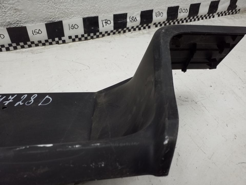 Накладка заднего бампера Toyota Hilux 8 Restail