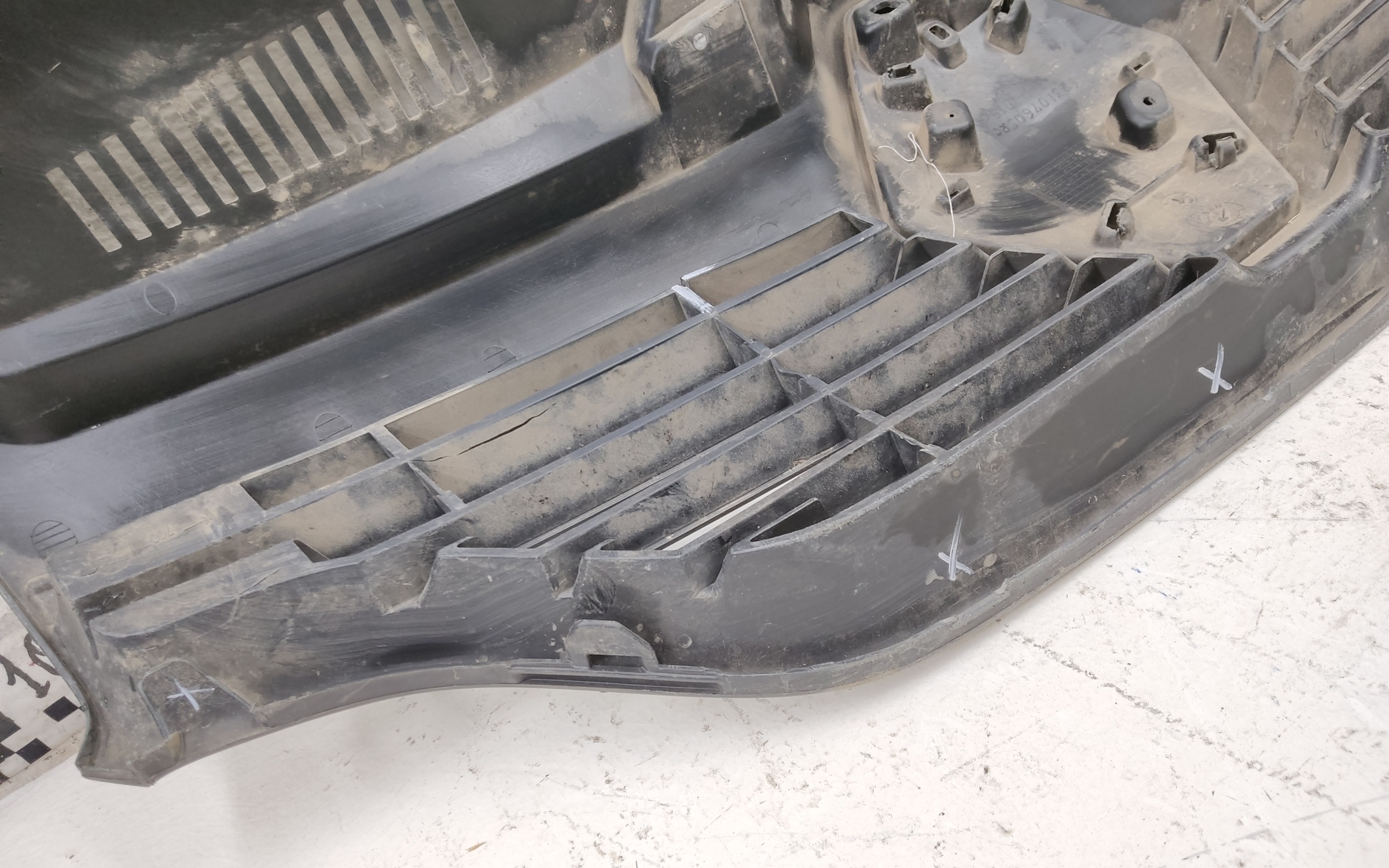 Решетка радиатора Renault Logan 2