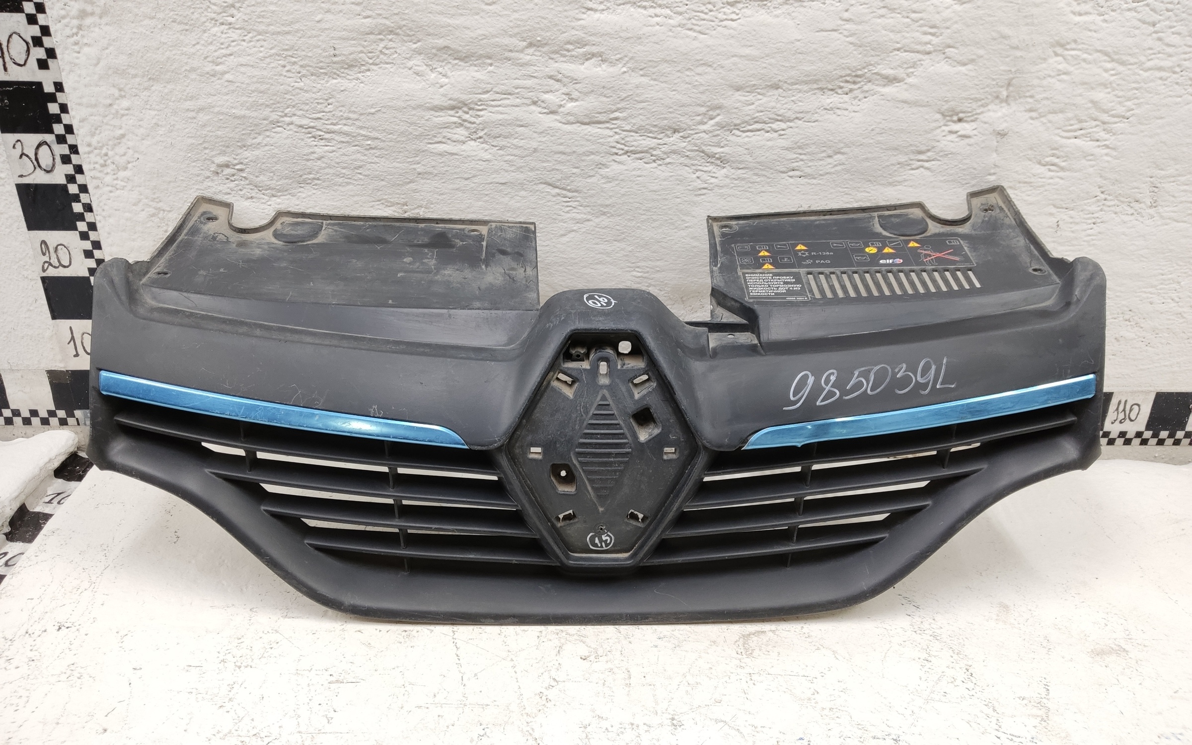 Решетка радиатора Renault Logan 2