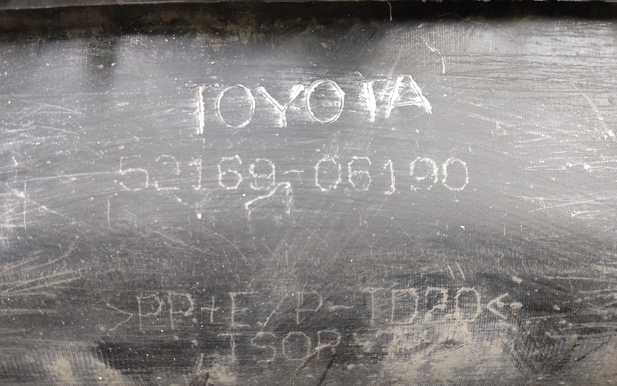 Бампер задний Toyota Camry V70