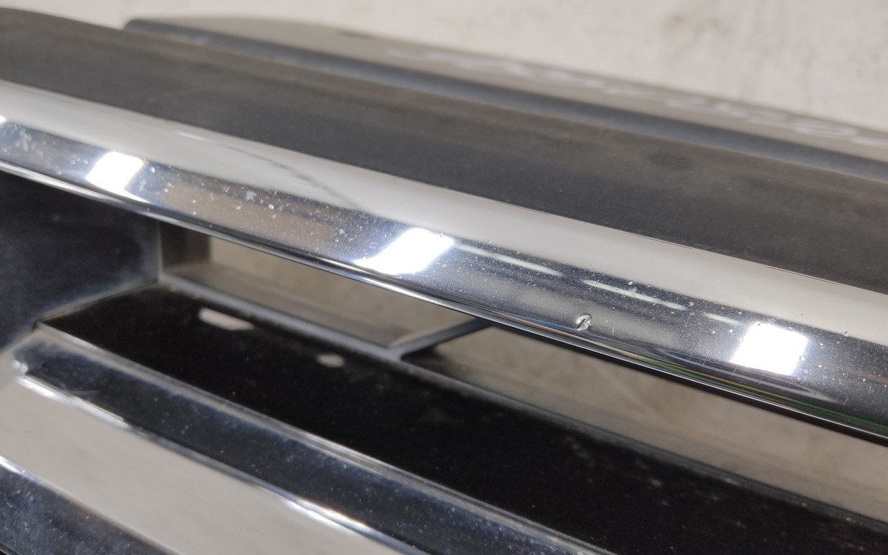 Решётка радиатора Volkswagen Touareg 2 Restail R-Line