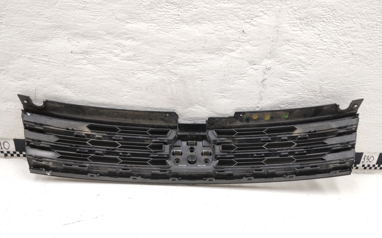 Решётка радиатора Volkswagen Touareg 2 Restail R-Line