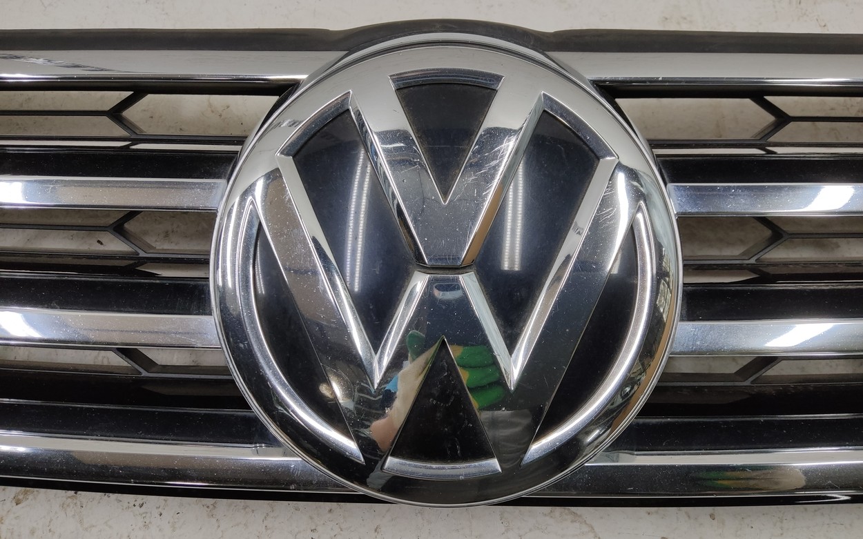Решётка радиатора Volkswagen Touareg 2 Restail R-Line