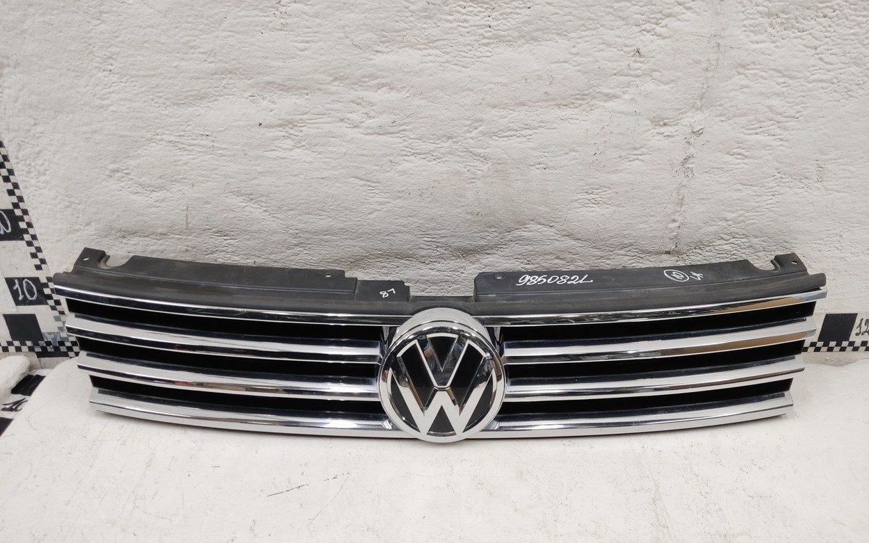 Решётка радиатора Volkswagen Touareg 2 Restail R-Line