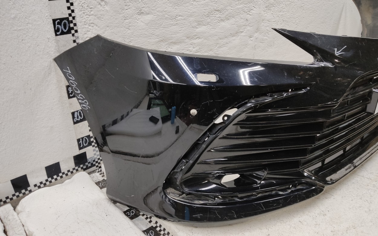 Бампер передний Toyota Camry V70 Restail