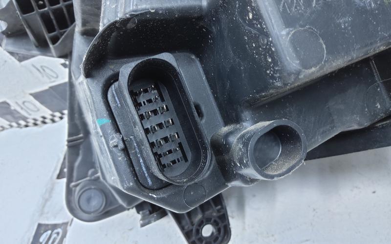 Фара передняя правая Geely Atlas LED