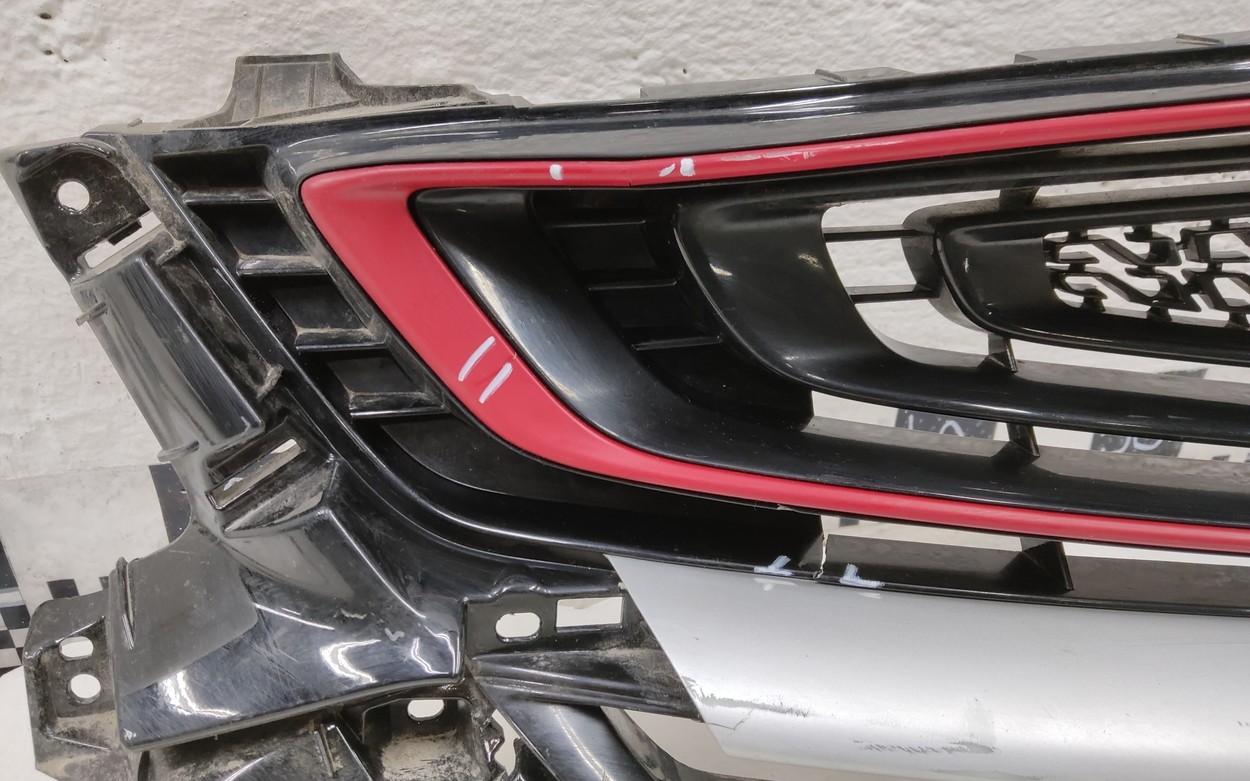 Решетка радиатора Geely Coolray под камеру