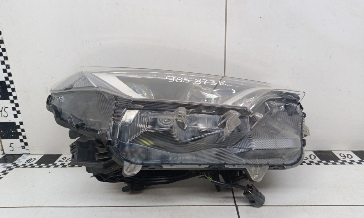 Фара передняя правая Toyota RAV4 CA40 Restail LED