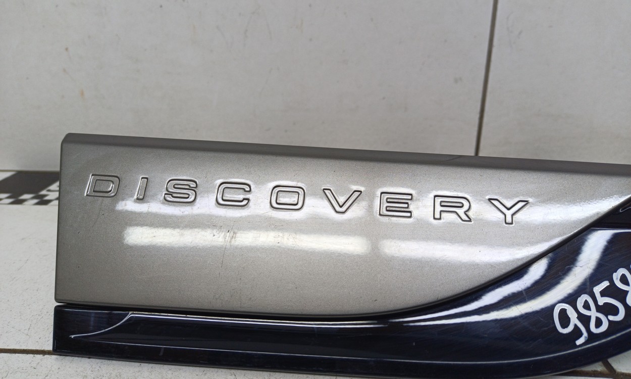 Накладка крыла переднего правого Land Rover Discovery 5