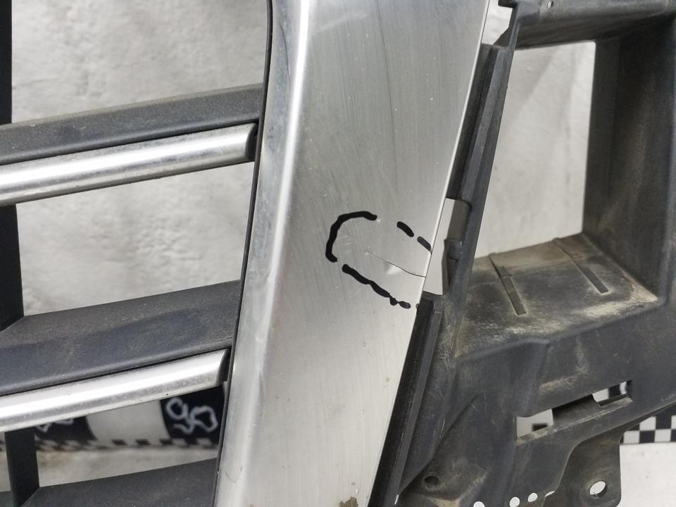 Решетка радиатора Audi Q7 2 S-line серебристая