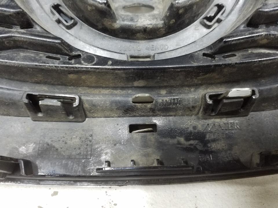 Решетка радиатора Nissan Qashqai 2