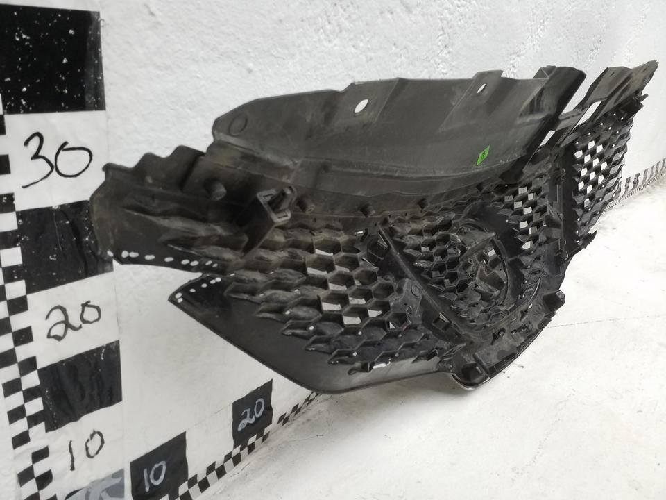 Решетка радиатора Nissan Qashqai 2