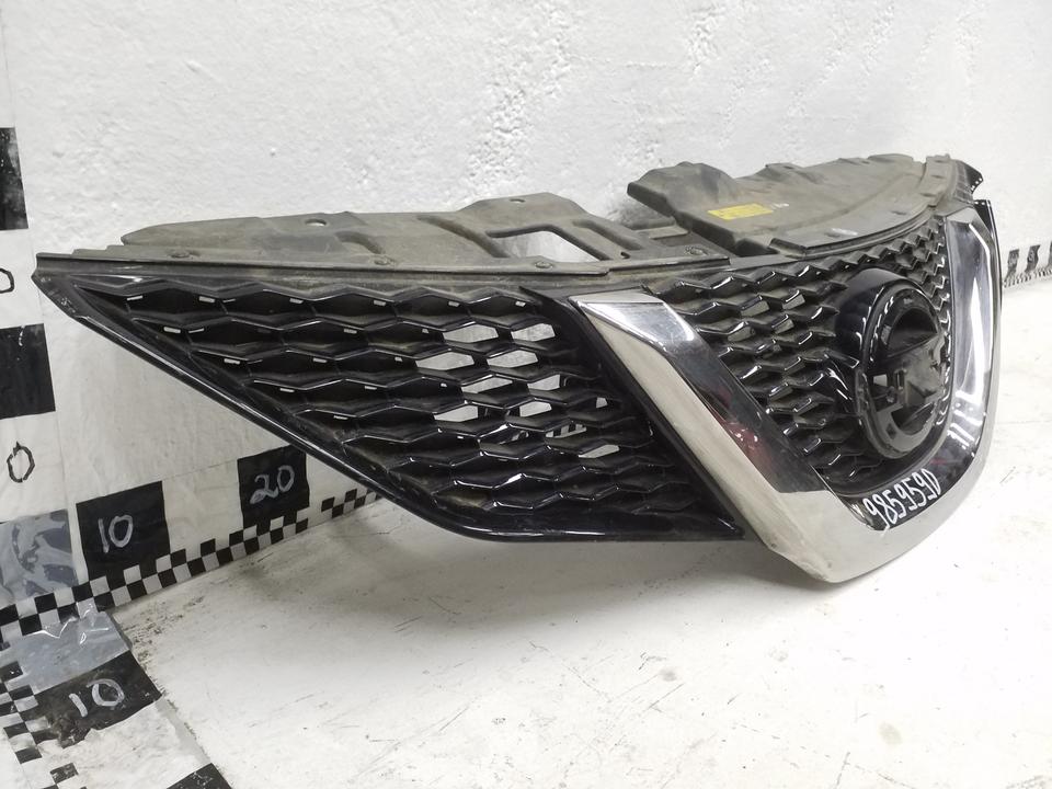 Решетка радиатора Nissan Qashqai 2