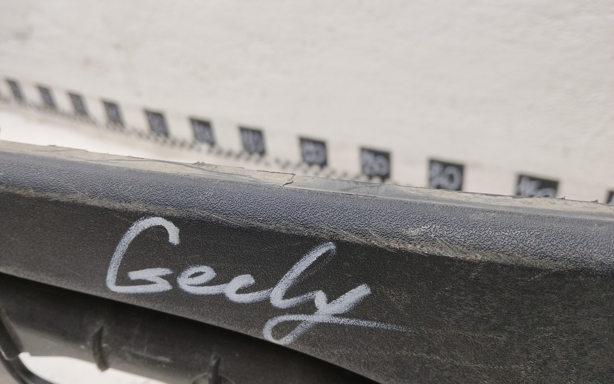 Юбка заднего бампера Geely Atlas