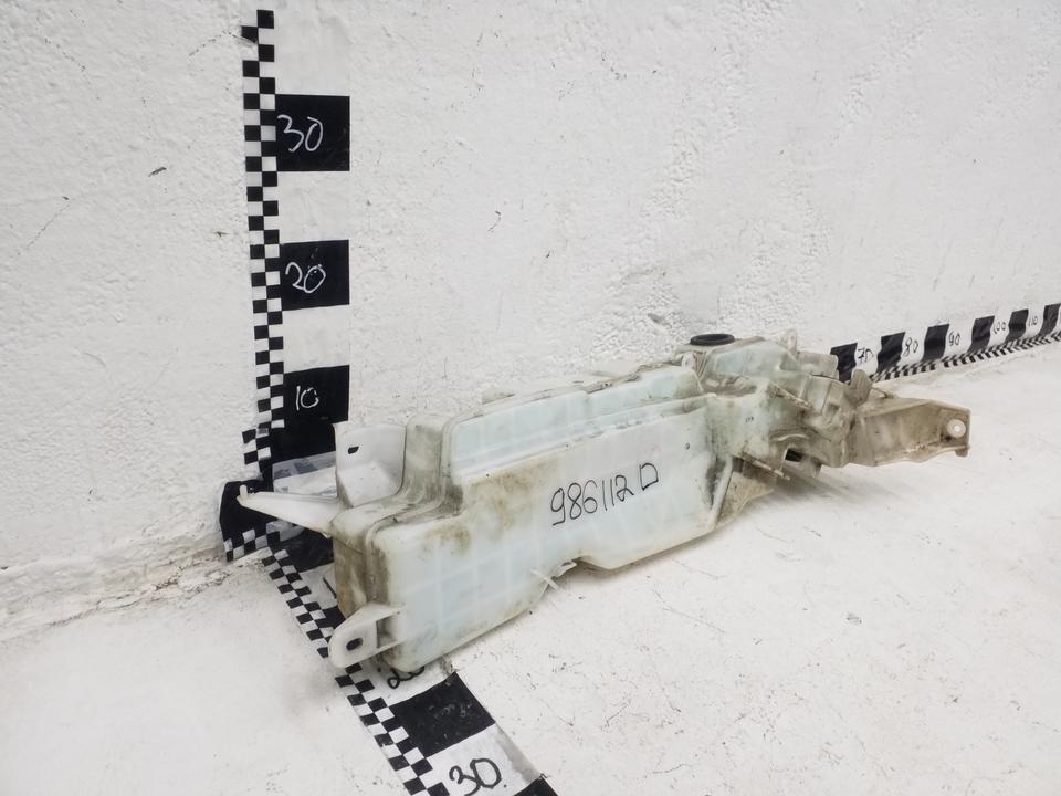 Бачок омывателя Toyota Land Cruiser 200 Restail 1
