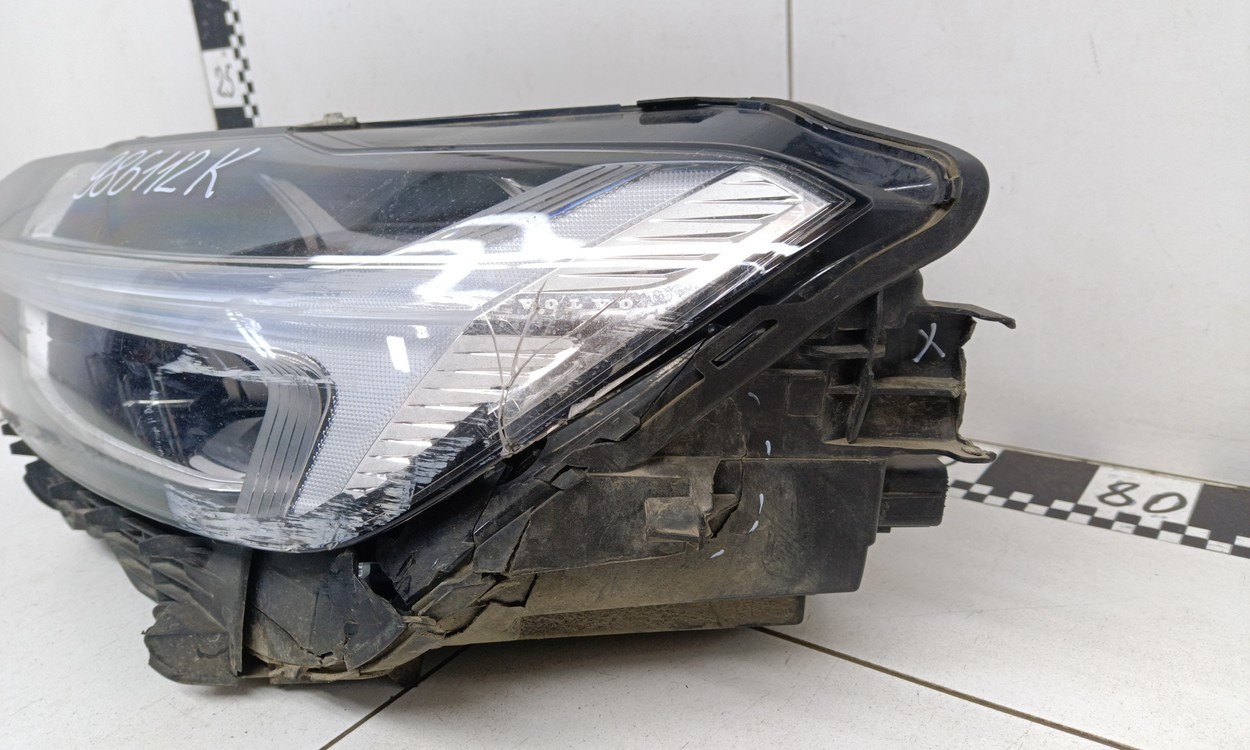 Фара передняя левая Volvo XC60 2 LED