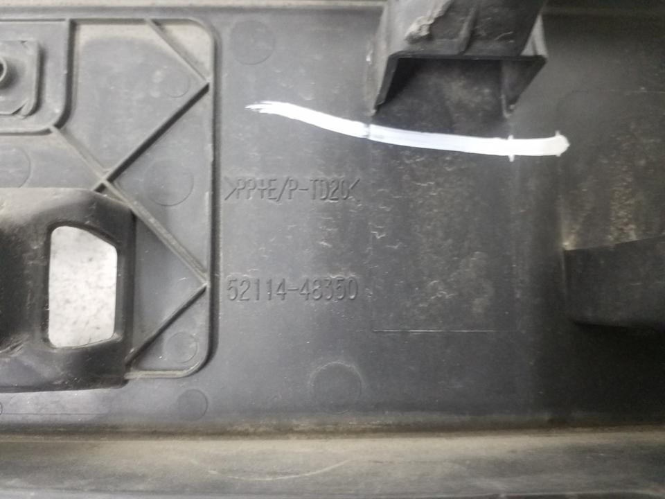 Накладка переднего бампера под номерной знак Lexus RX 4